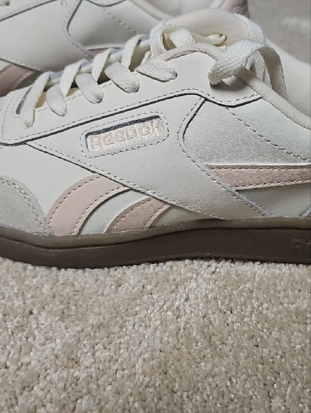 New- Reebok Women's Low-Top Sneakers - Cream & Light Pink